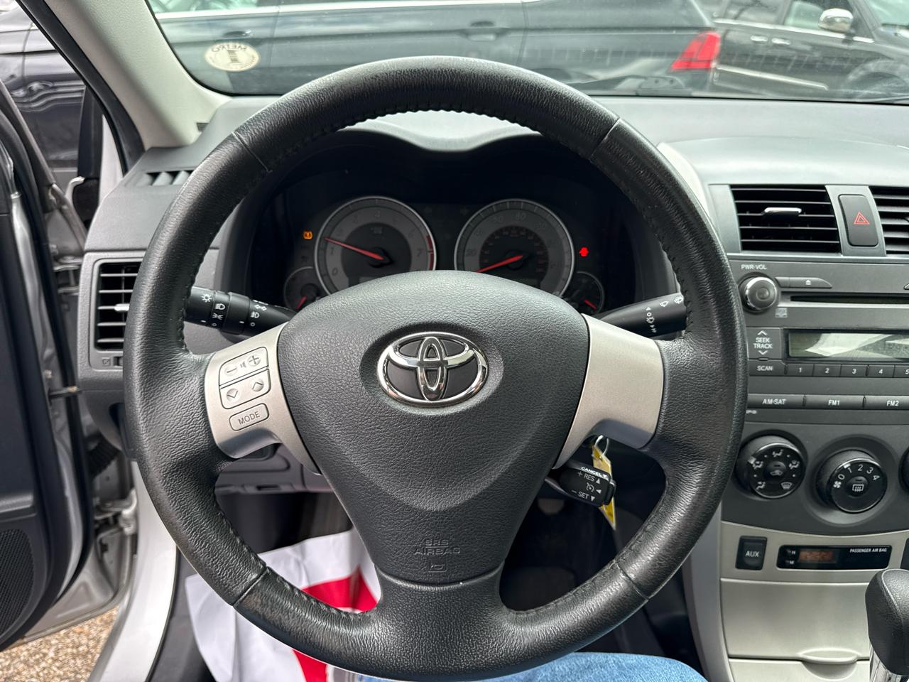 Toyota Corolla 4dr Sdn Man (Natl) 2010