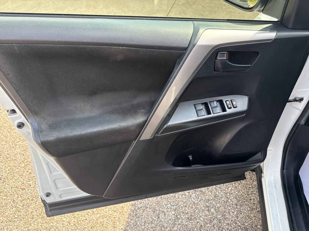 Toyota RAV4 AWD 4dr LE (Natl) 2016