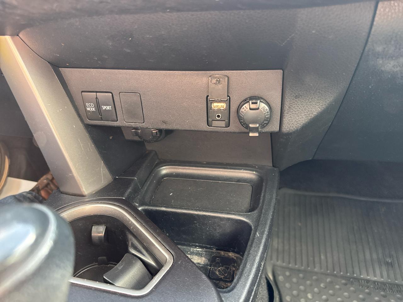 Toyota RAV4 AWD 4dr LE (Natl) 2016