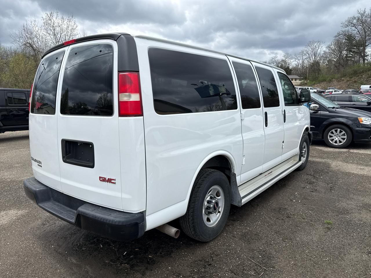 GMC Savana Passenger RWD 2500 135" LS 2013