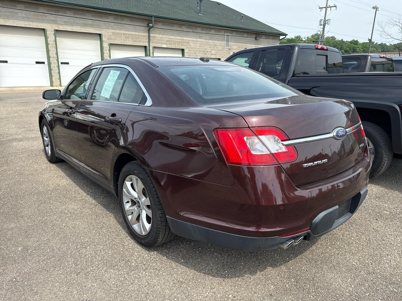 Ford Taurus 4dr Sdn SEL FWD 2010