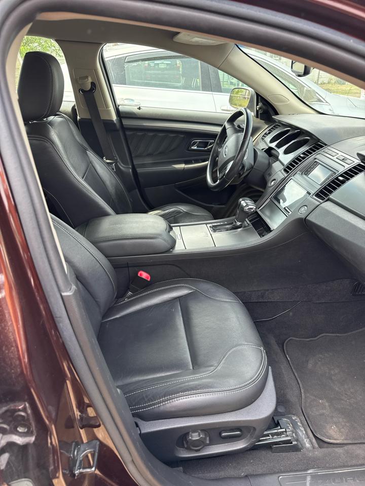 Ford Taurus 4dr Sdn SEL FWD 2010