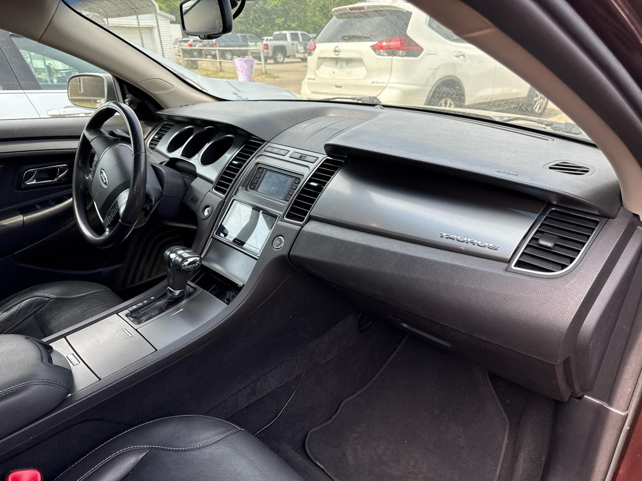Ford Taurus 4dr Sdn SEL FWD 2010