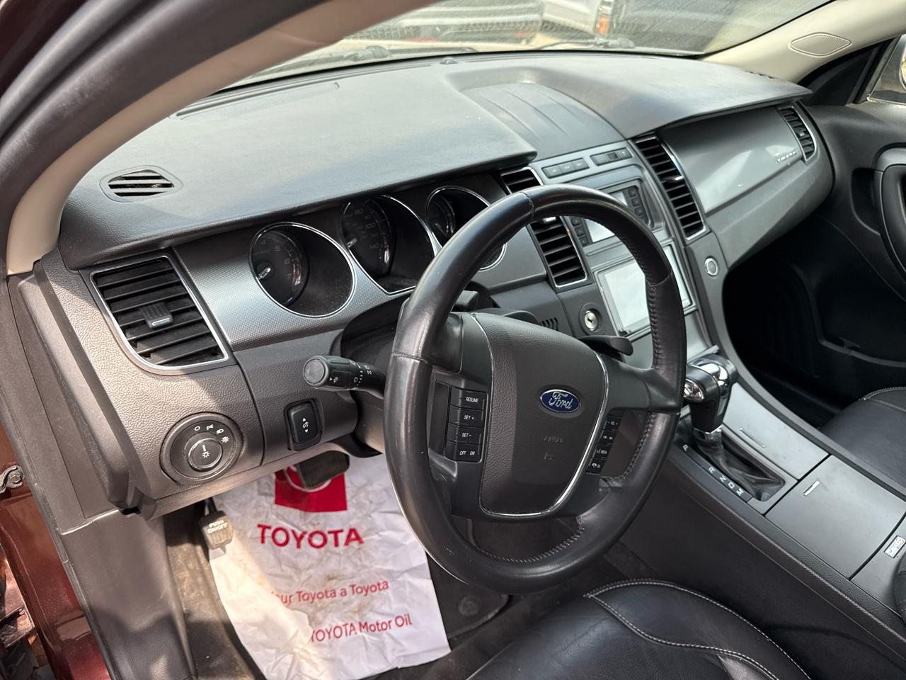 Ford Taurus 4dr Sdn SEL FWD 2010