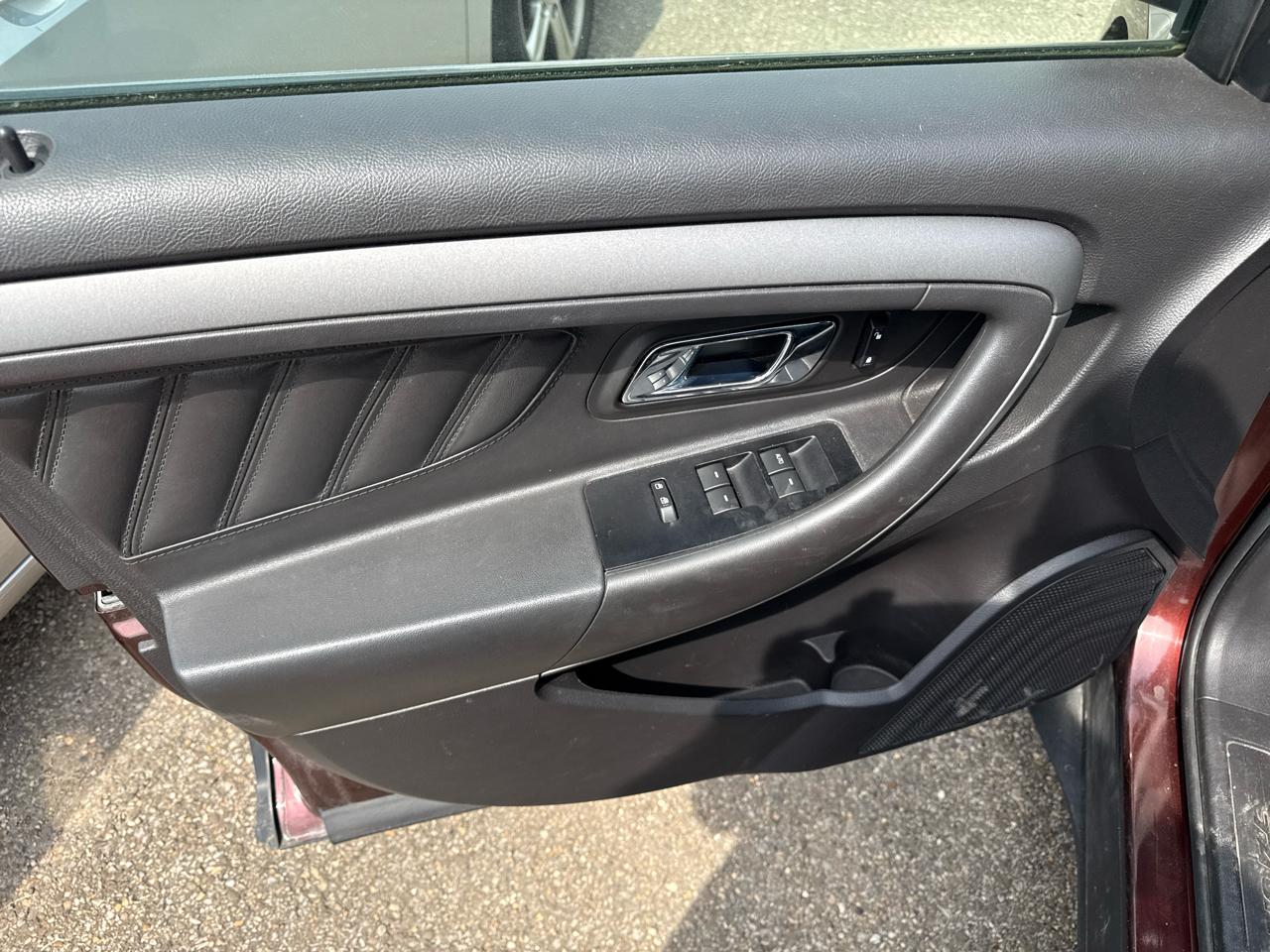Ford Taurus 4dr Sdn SEL FWD 2010
