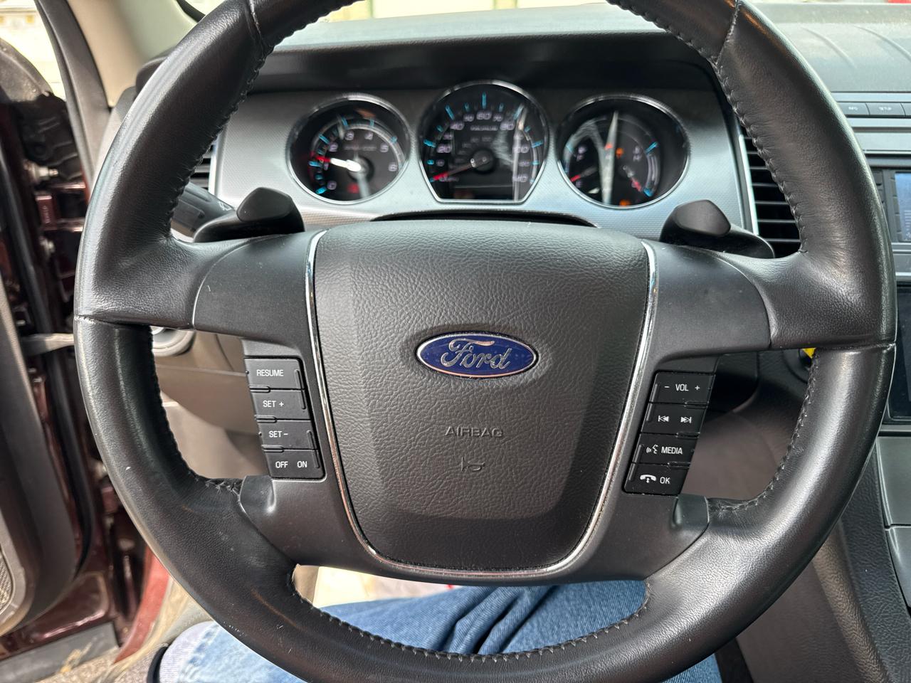 Ford Taurus 4dr Sdn SEL FWD 2010