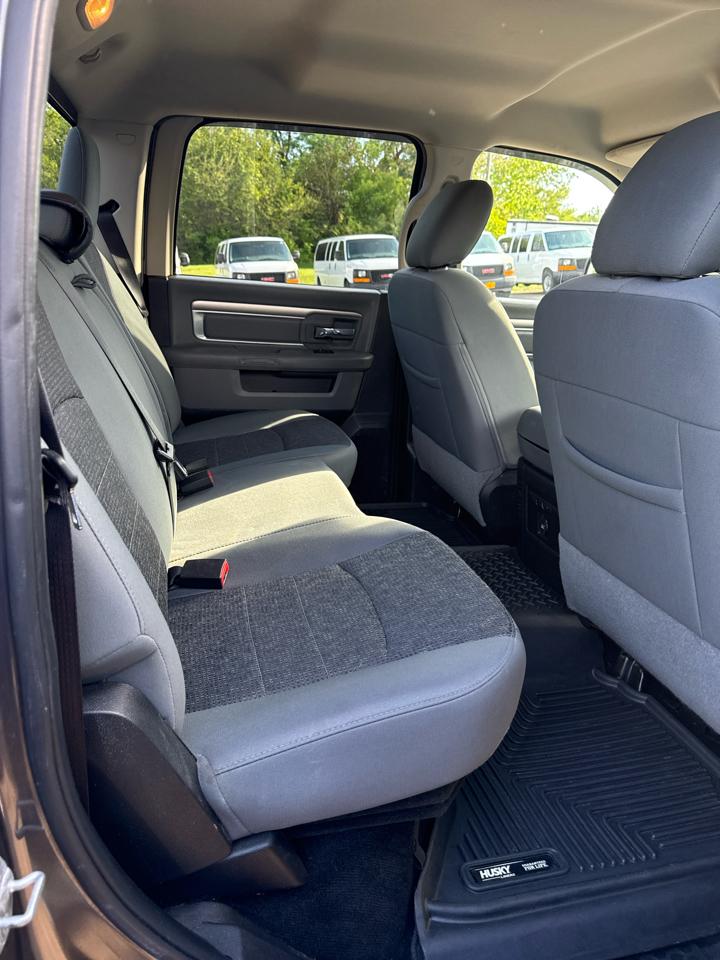 RAM 1500 4WD Crew Cab 140.5" Big Horn 2015