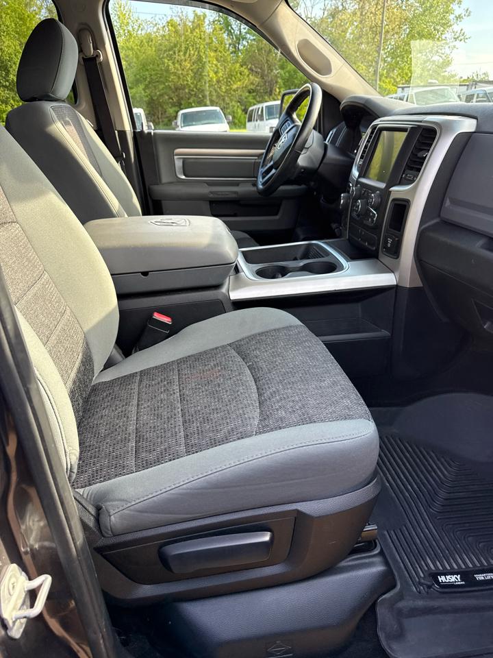 RAM 1500 4WD Crew Cab 140.5" Big Horn 2015