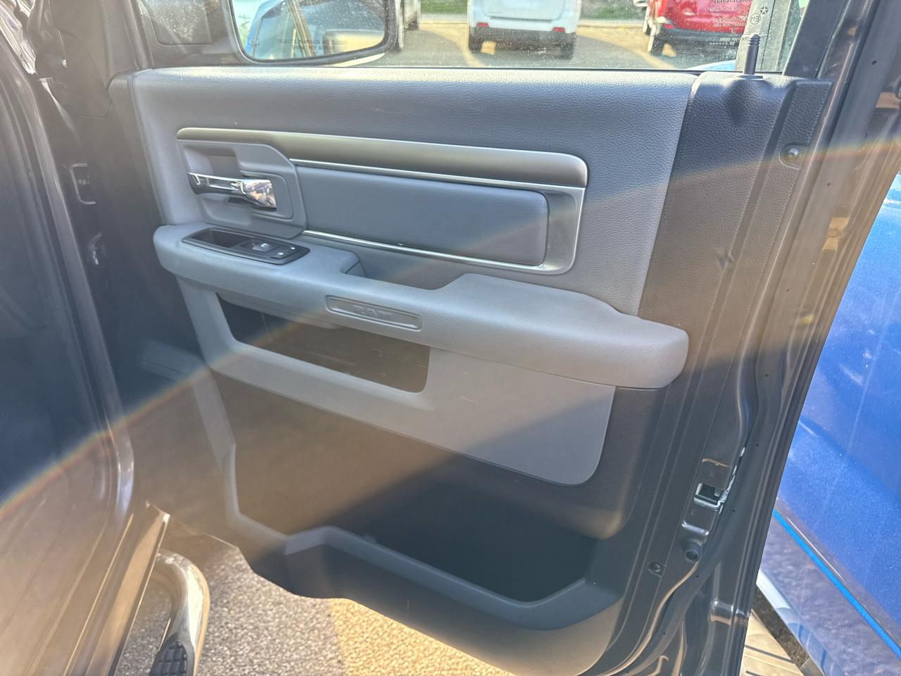 RAM 1500 4WD Crew Cab 140.5" Big Horn 2015