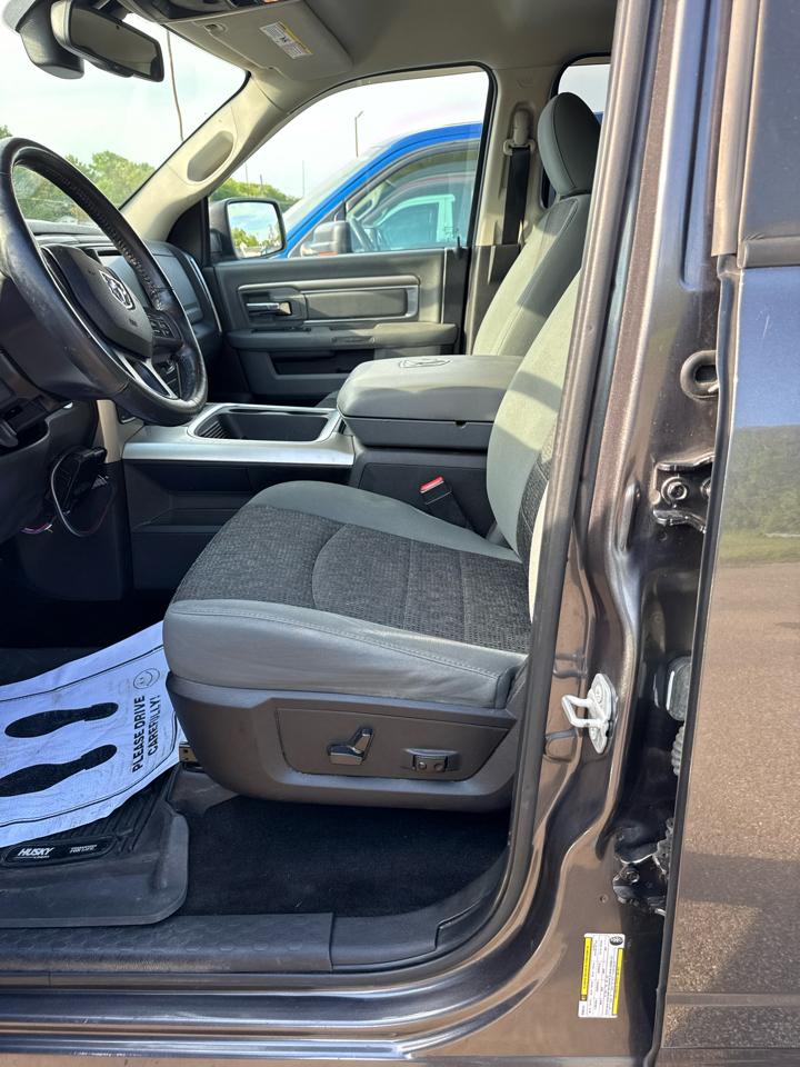 RAM 1500 4WD Crew Cab 140.5" Big Horn 2015