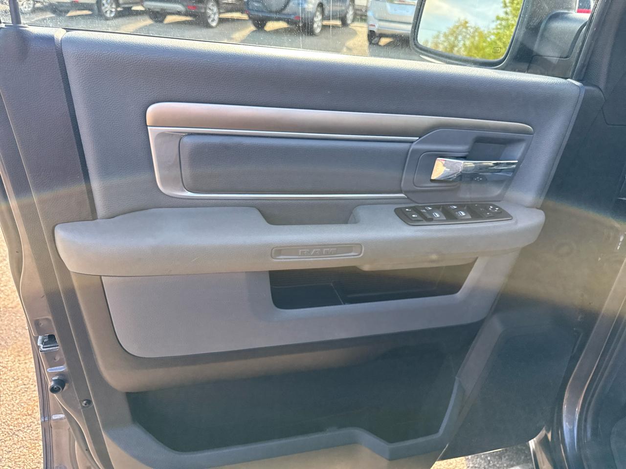 RAM 1500 4WD Crew Cab 140.5" Big Horn 2015