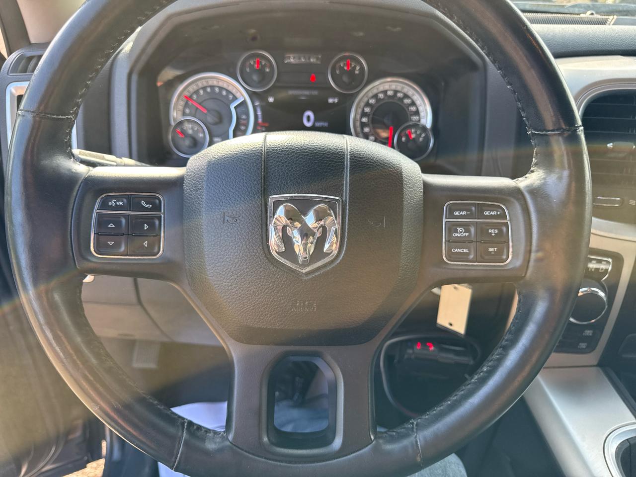RAM 1500 4WD Crew Cab 140.5" Big Horn 2015