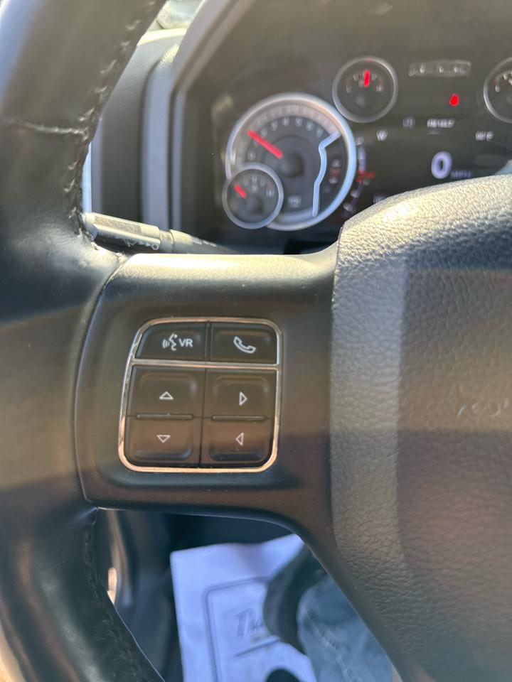 RAM 1500 4WD Crew Cab 140.5" Big Horn 2015