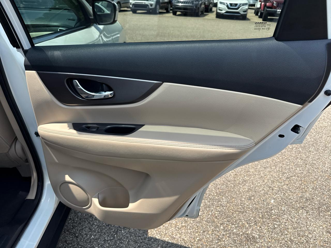 Nissan Rogue AWD 4dr SV 2016