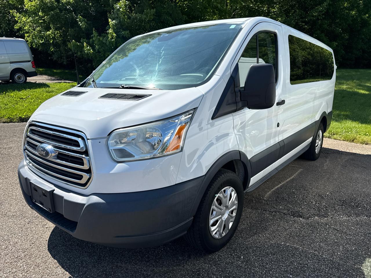 Ford Transit Wagon T-150 130" Low Roof XLT Swing-Out RH Dr 2015