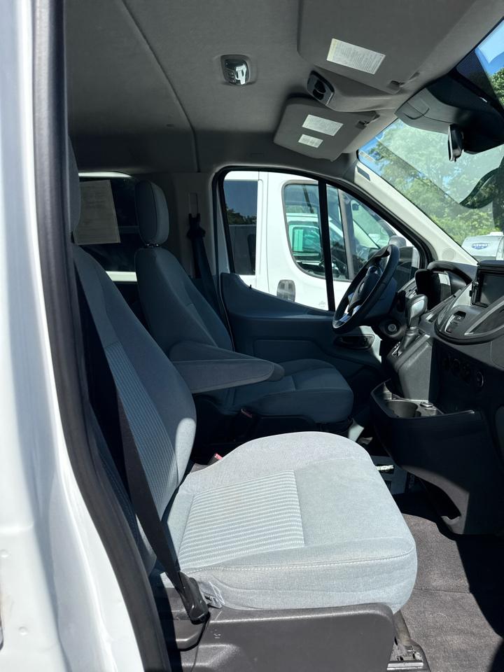 Ford Transit Wagon T-150 130" Low Roof XLT Swing-Out RH Dr 2015