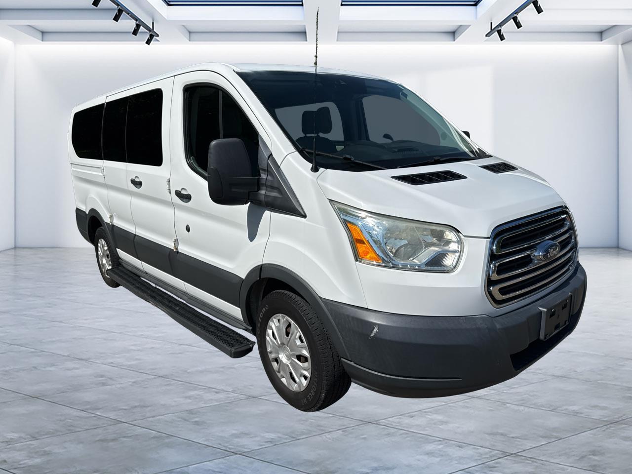 Ford Transit Wagon T-150 130" Low Roof XLT Swing-Out RH Dr 2015