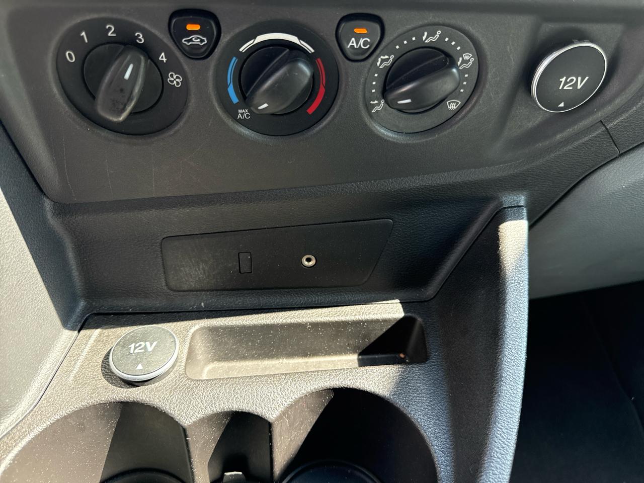 Ford Transit Wagon T-150 130" Low Roof XLT Swing-Out RH Dr 2015