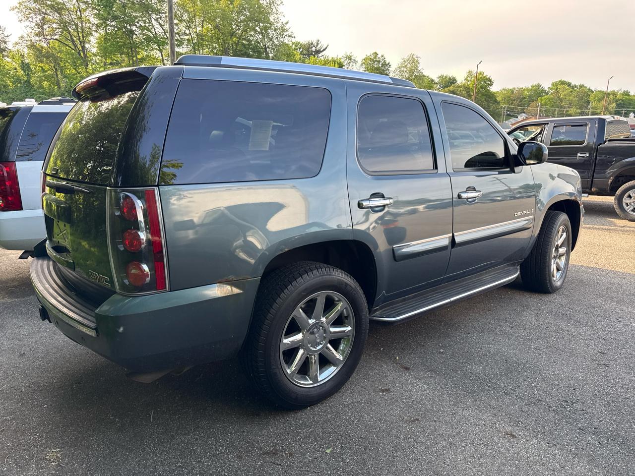 GMC Yukon Denali AWD 4dr 2008
