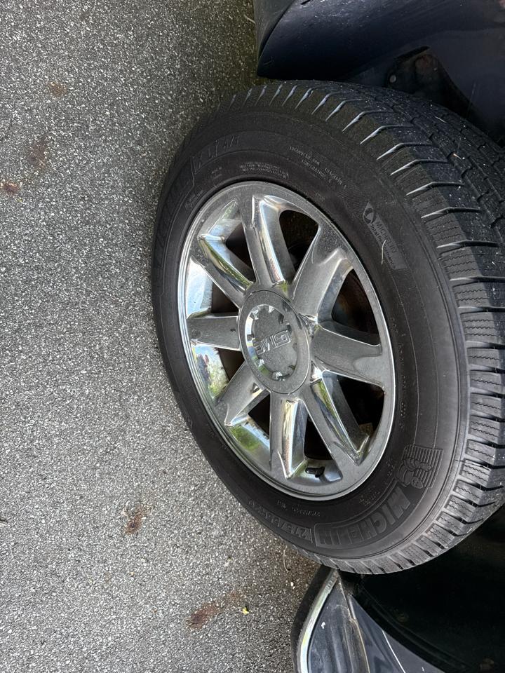 GMC Yukon Denali AWD 4dr 2008