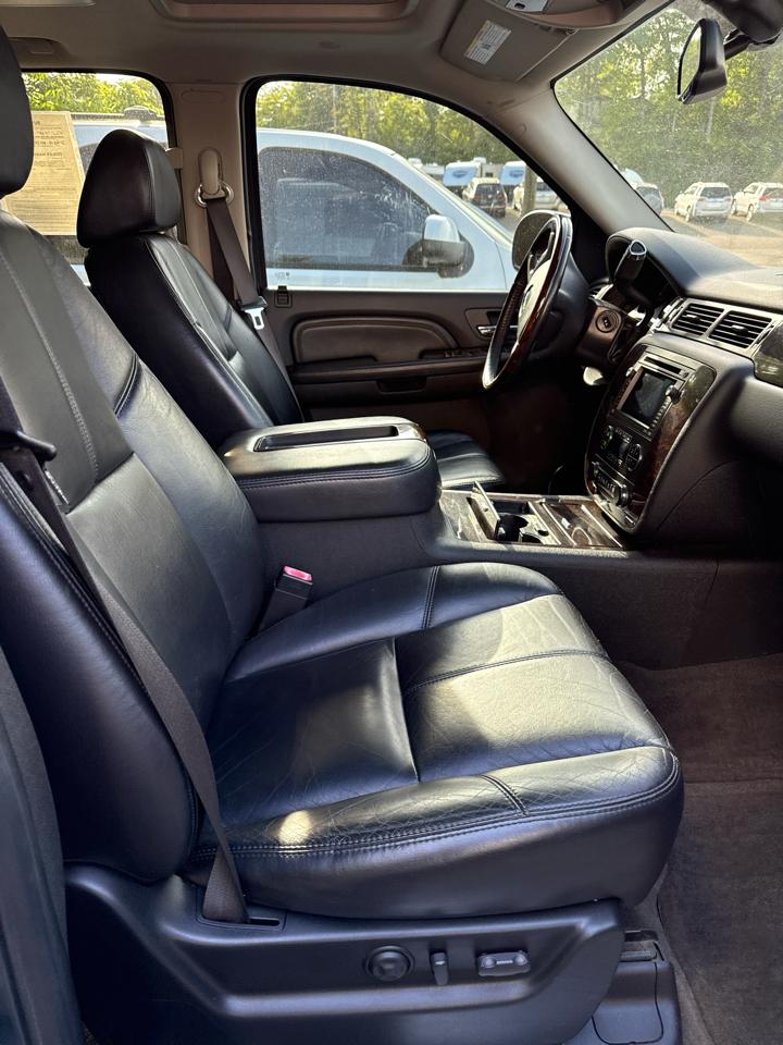 GMC Yukon Denali AWD 4dr 2008