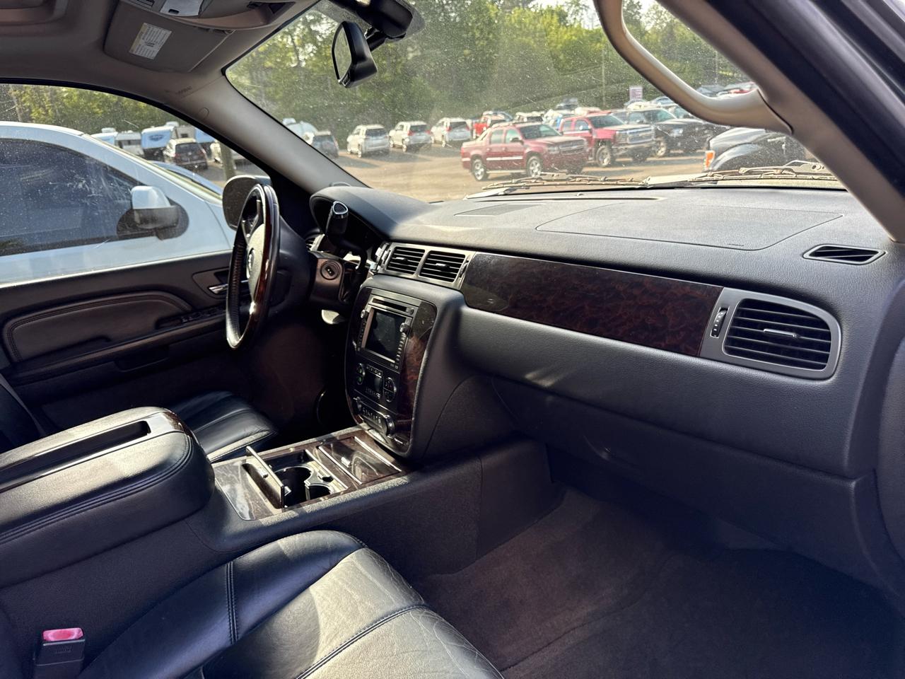 GMC Yukon Denali AWD 4dr 2008