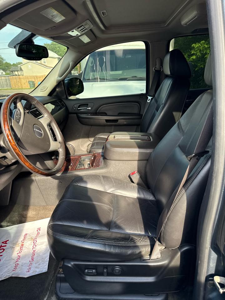 GMC Yukon Denali AWD 4dr 2008