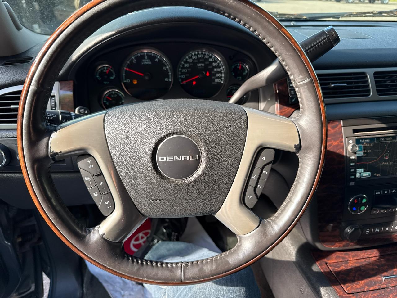 GMC Yukon Denali AWD 4dr 2008
