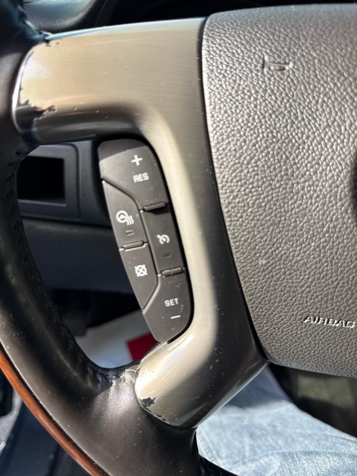 GMC Yukon Denali AWD 4dr 2008