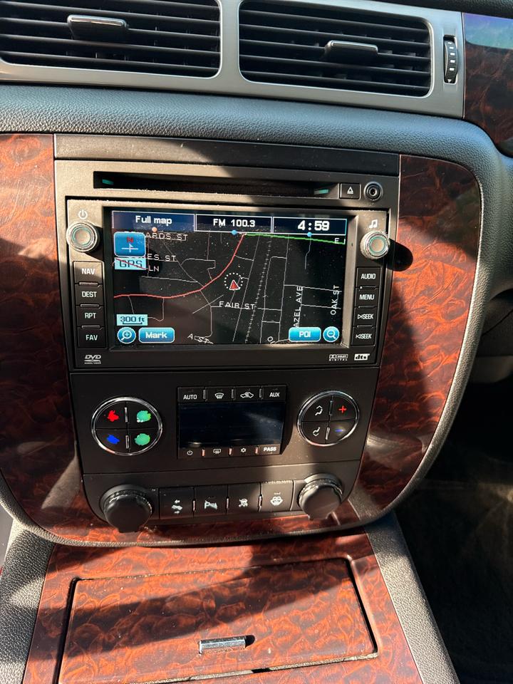 GMC Yukon Denali AWD 4dr 2008