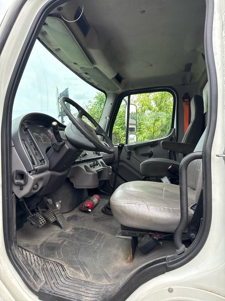Freightliner M2 106 Medium Duty  2009