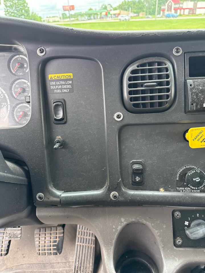 Freightliner M2 106 Medium Duty  2009