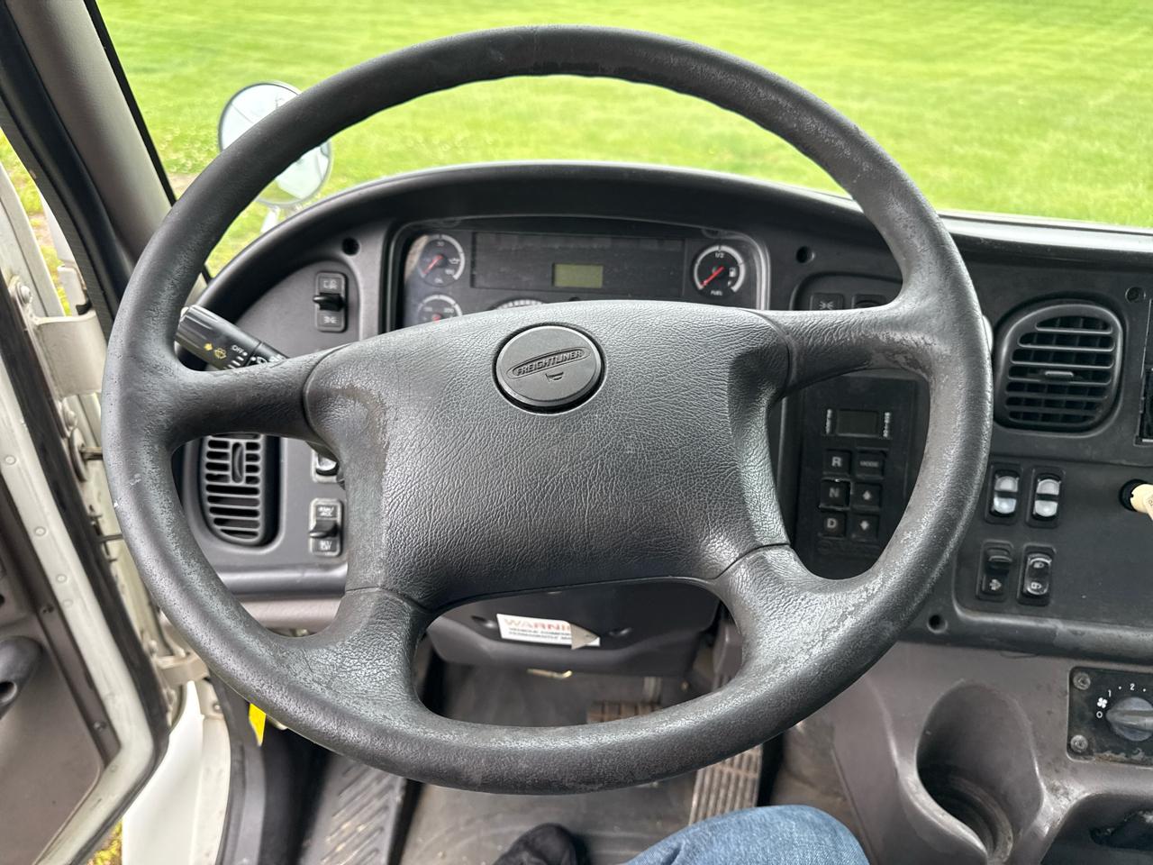 Freightliner M2 Medium Duty  2009