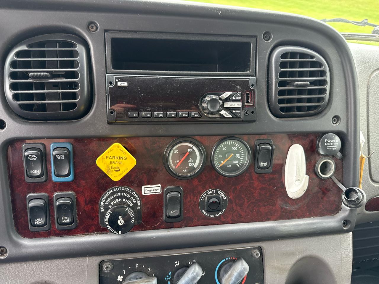 Freightliner M2 106 Medium Duty  2018