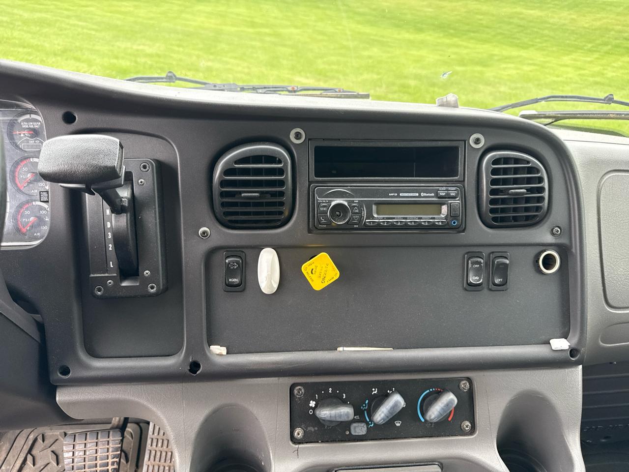 Freightliner M2 106 Medium Duty  2015