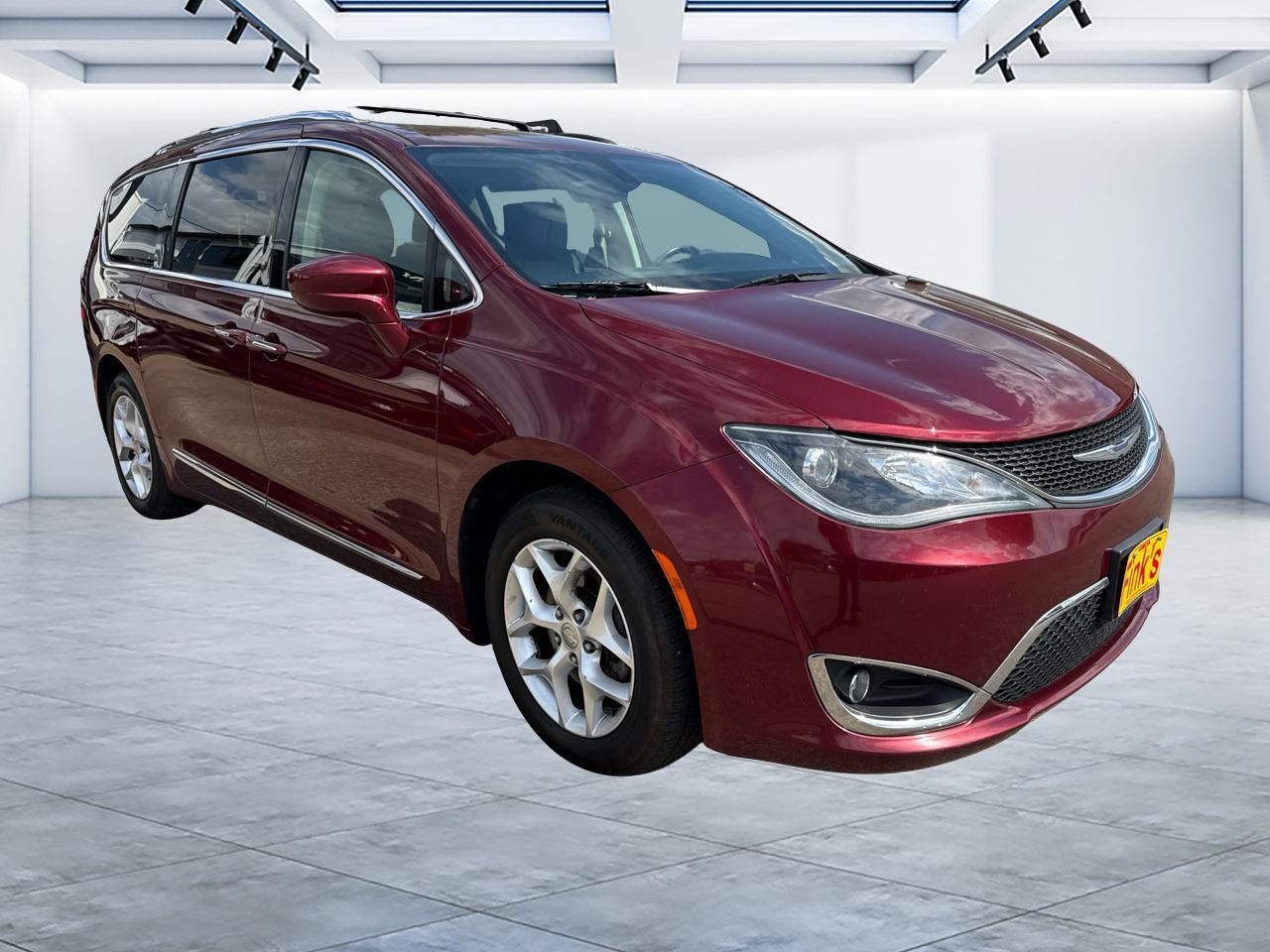 2018 Chrysler Pacifica Touring L's photo