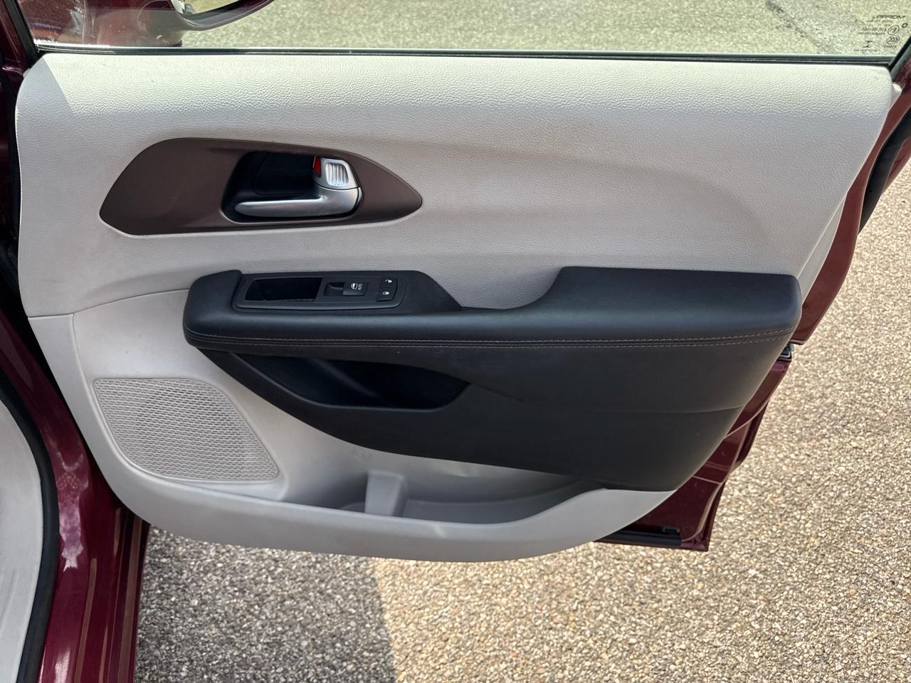Chrysler Pacifica Touring L FWD 2018