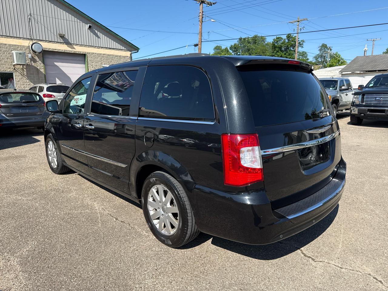 Chrysler Town & Country 4dr Wgn Touring-L 2012