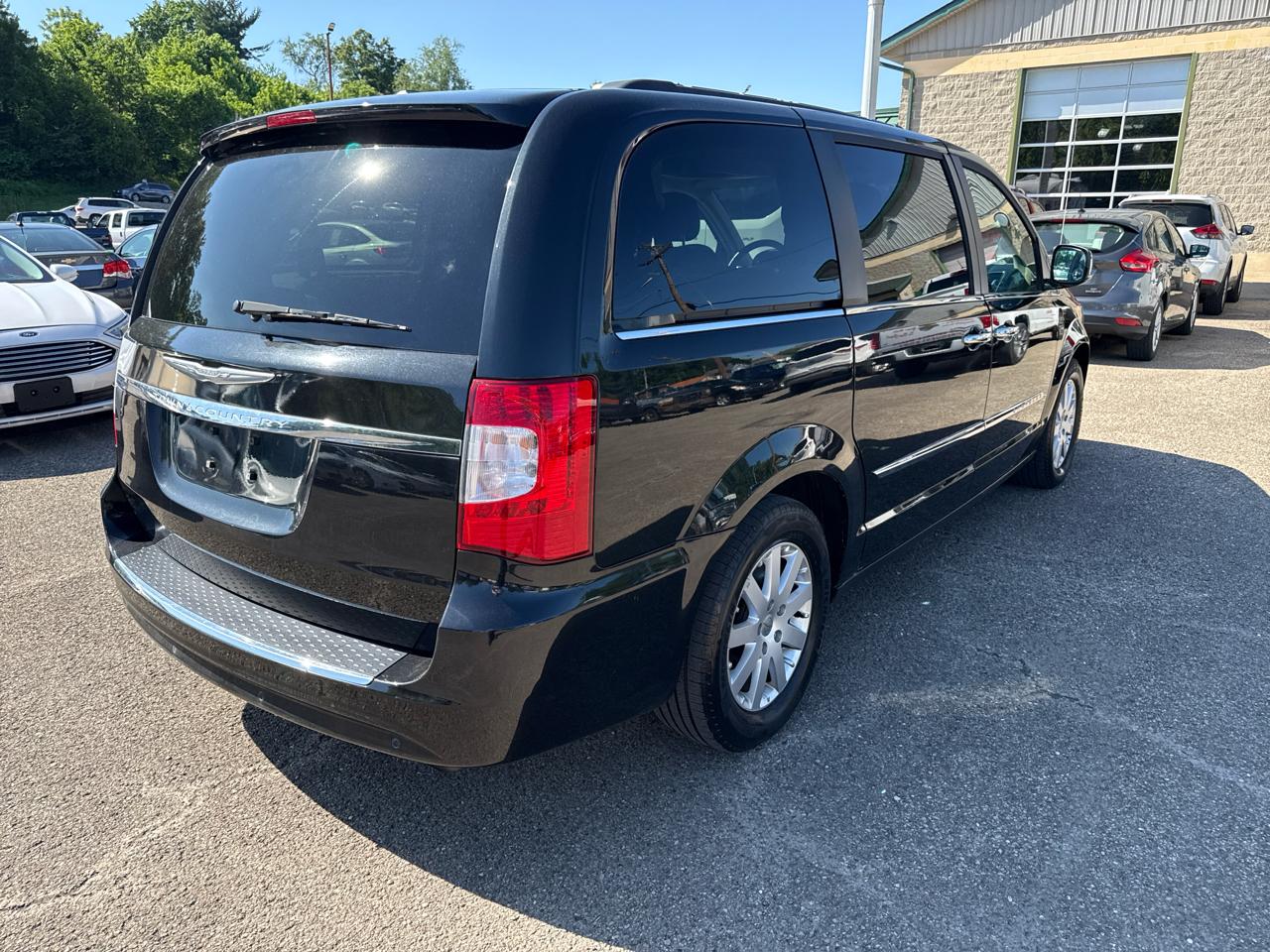 Chrysler Town & Country 4dr Wgn Touring-L 2012