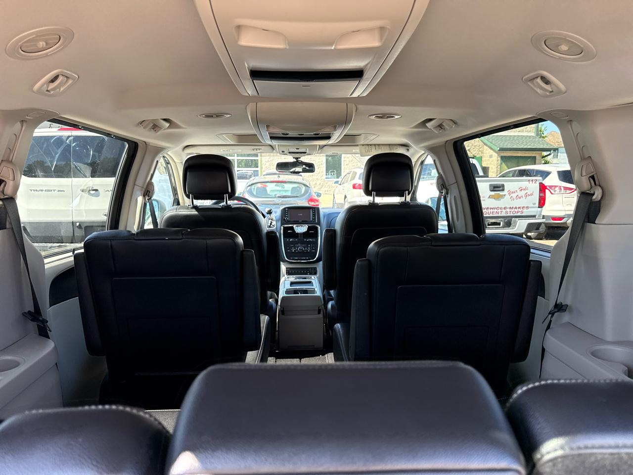 Chrysler Town & Country 4dr Wgn Touring-L 2012
