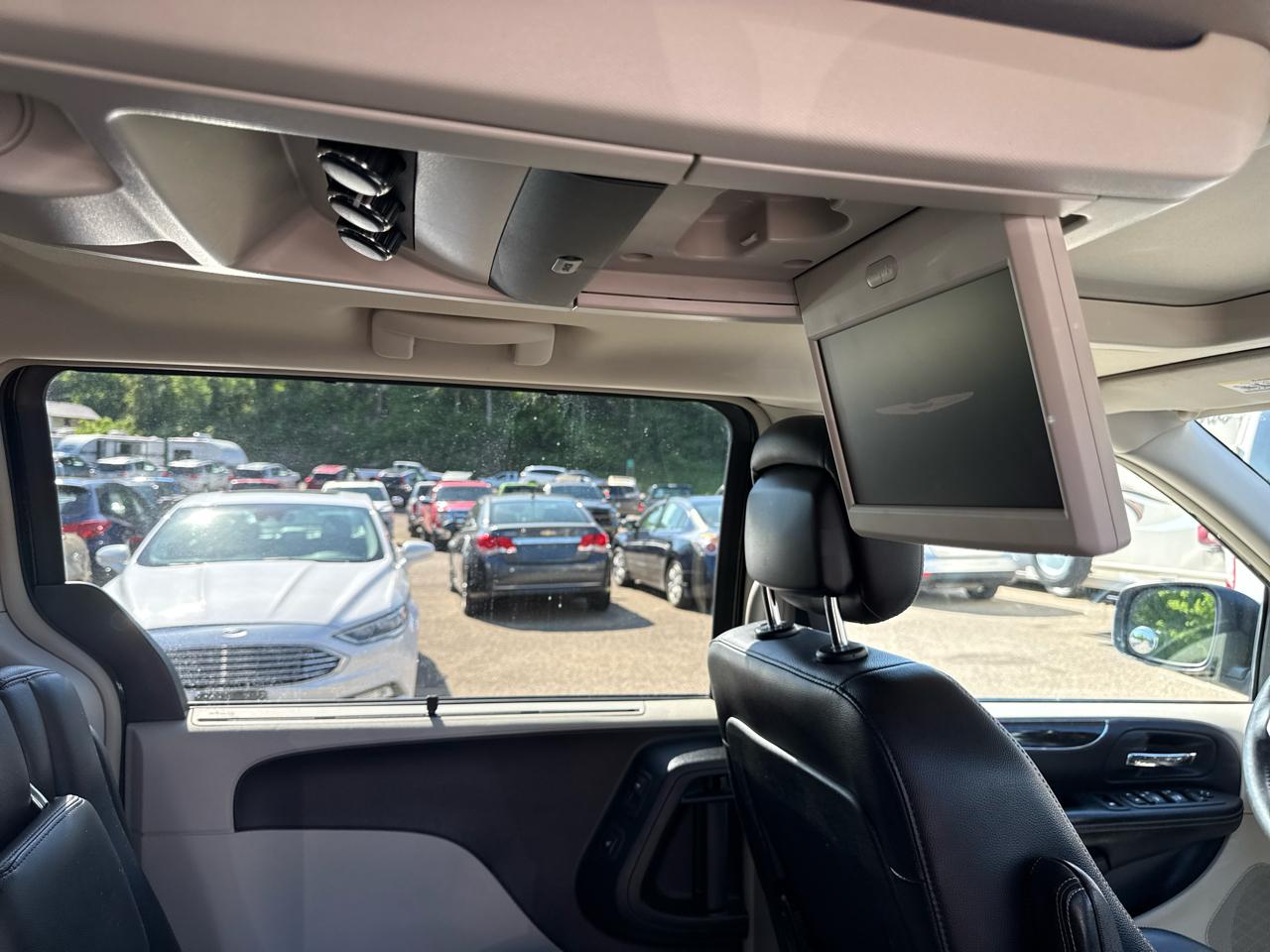 Chrysler Town & Country 4dr Wgn Touring-L 2012