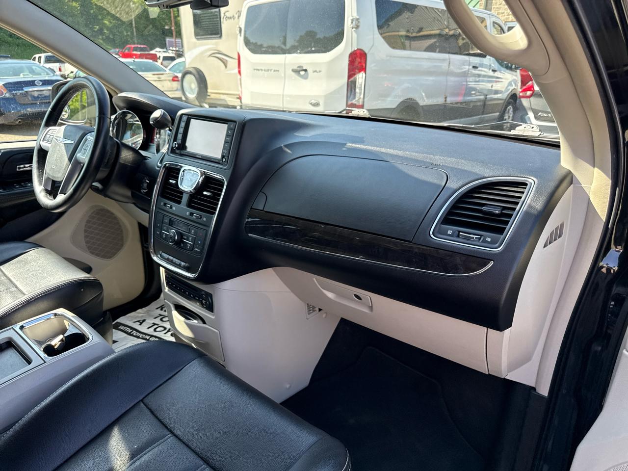 Chrysler Town & Country 4dr Wgn Touring-L 2012