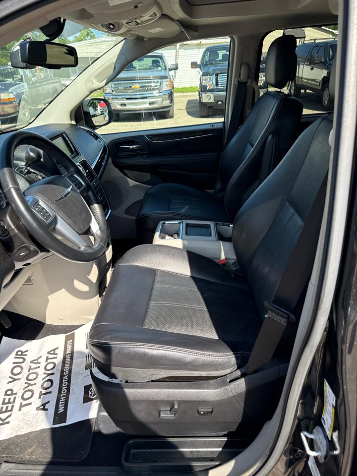 Chrysler Town & Country 4dr Wgn Touring-L 2012