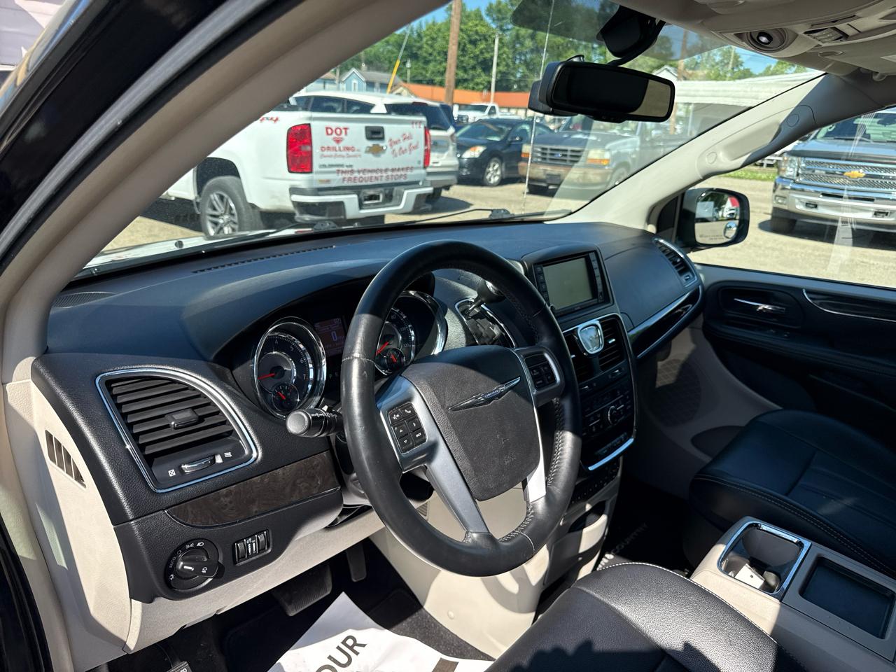 Chrysler Town & Country 4dr Wgn Touring-L 2012