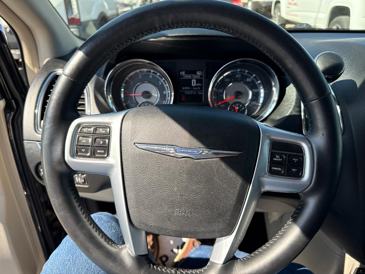 Chrysler Town & Country 4dr Wgn Touring-L 2012