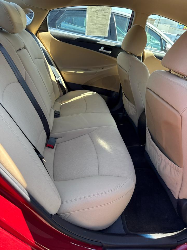 Hyundai Sonata 4dr Sdn 2.4L Auto GLS 2012
