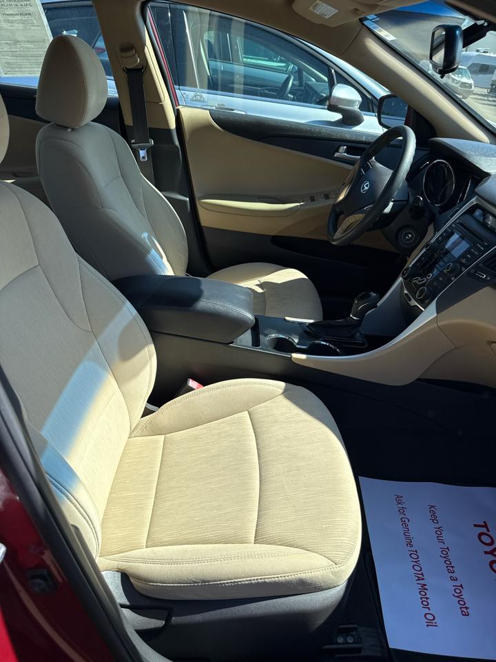 Hyundai Sonata 4dr Sdn 2.4L Auto GLS 2012