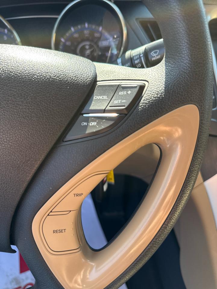 Hyundai Sonata 4dr Sdn 2.4L Auto GLS 2012