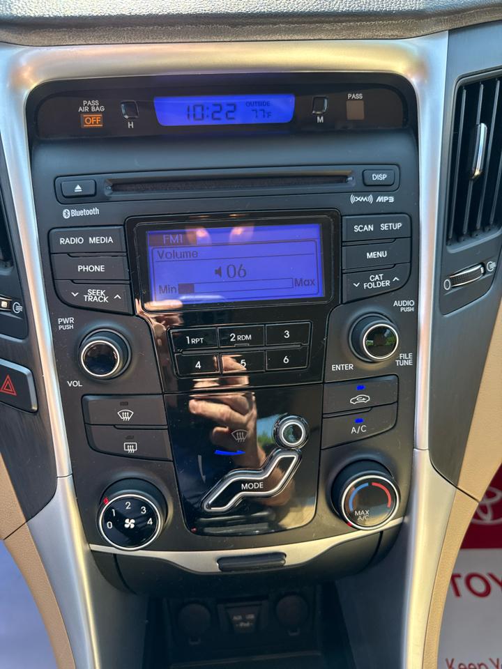 Hyundai Sonata 4dr Sdn 2.4L Auto GLS 2012