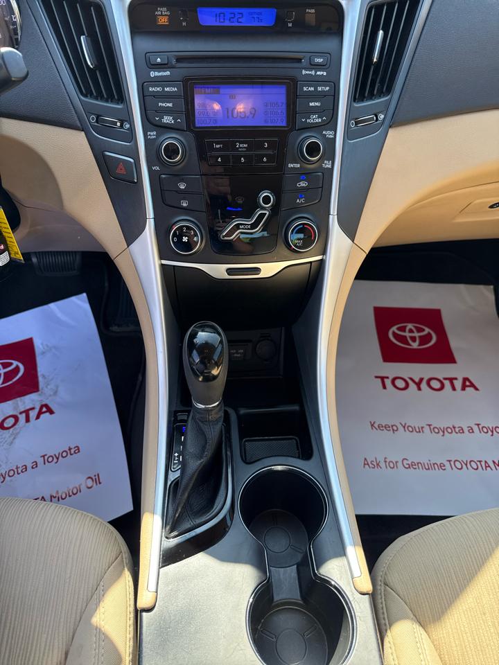 Hyundai Sonata 4dr Sdn 2.4L Auto GLS 2012